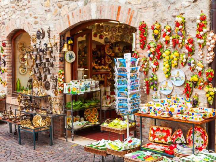 Discover the Charm of Buying Gifts at Small High Street Stores: A Case for Handmade Italian Gifts